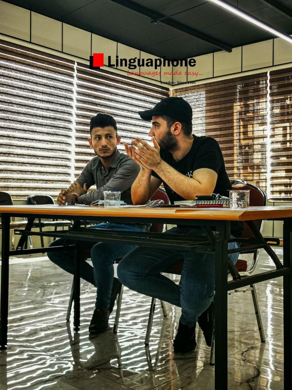 نقاش بين الطلاب أثناء المحاضرة